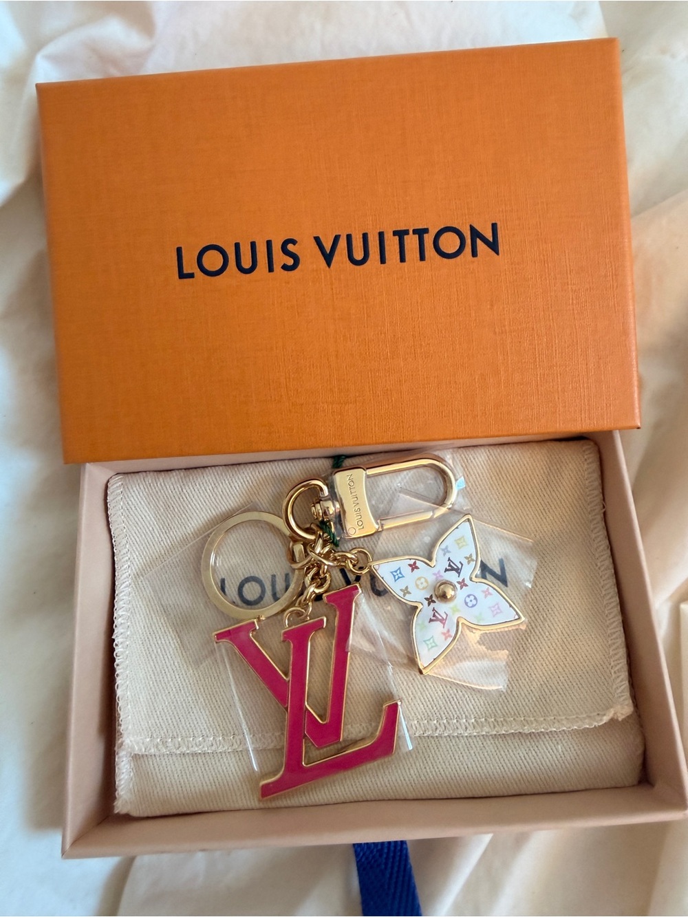LOUIS VUITTON MURAKAMI KEY CHAIN BRAND NEW IN BOX WITH DUST BAG & STICKERS ON! - Picture 3 of 9